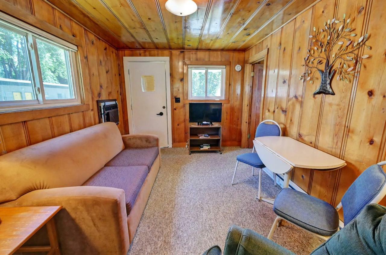 Chalet Idle A While